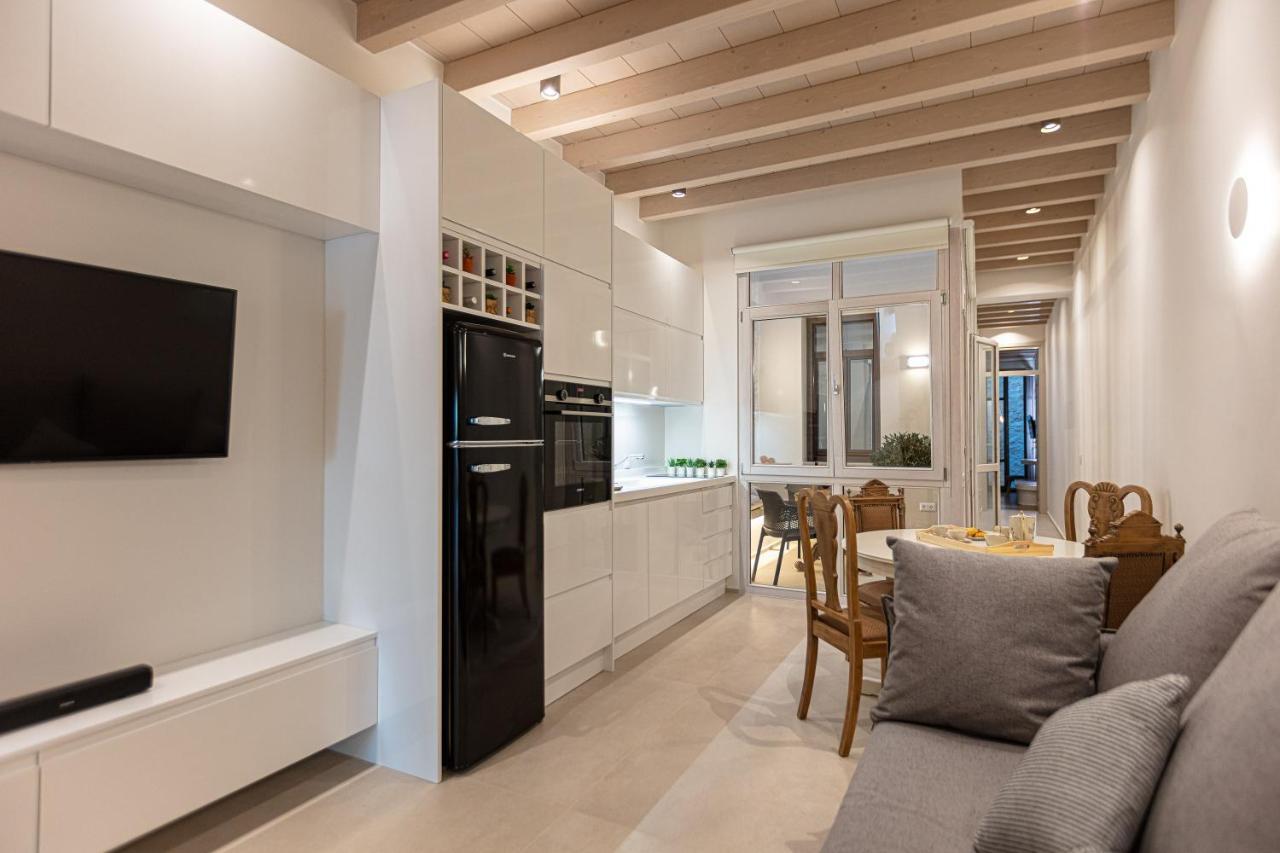 V77 Seafront Suites Ретимно Екстериор снимка