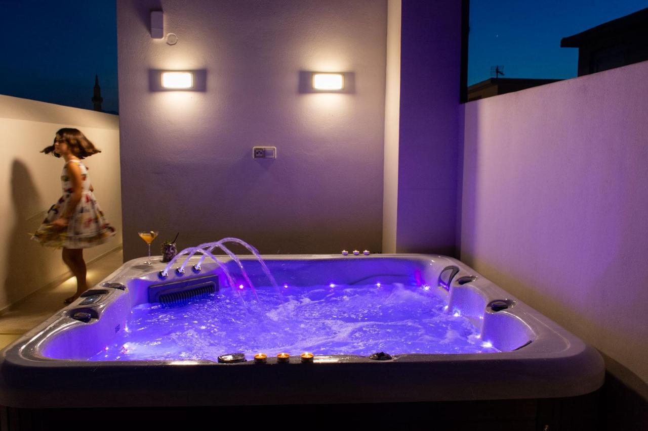 V77 Seafront Suites Ретимно Екстериор снимка